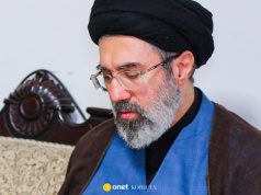 Była żoną Modżtaby Chameneiego. Zginęła z teściem