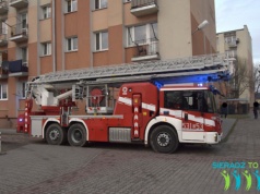 Interwencja straży przy Krakowskim Przedmieściu 8 w Sieradzu. Mieszkańcy zgłosili duszący zapach