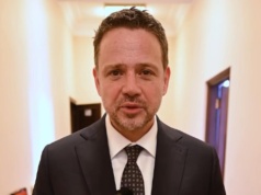 Zapadła decyzja w sprawie prohibicji w całej Warszawie. Na sali śmiechy, gdy przemawiał Trzaskowski