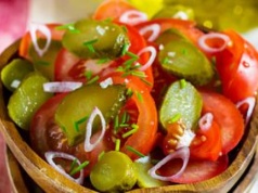 Ta sałatka to hit do obiadu w moim domu. Nie tylko smak, ale i domowe probiotyki dla jelit