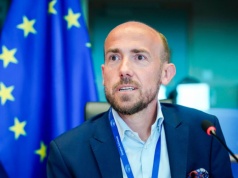 Borys Budka: Morawiecki poszedł w odstawkę. „Maślarze” żartują w PE, byśmy wzięli „harcerzy” do siebie