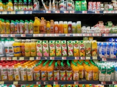 Pleśń, inny smak, zła etykieta. Nieprawidłowości w co piątym soku lub nektarze