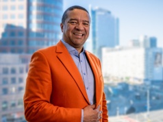 Rzucił etat, zgromadził majątek i ruszył w podróż życia. Dziś zarabia, przemierzając kolejne kraje