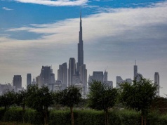 Seria potężnych wybuchów w Dubaju. Eksplozje nad centrum miasta, odłamki uszkodziły wieżowiec