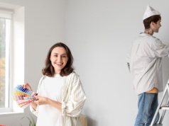 Chcesz, by mieszkanie wyglądało na droższe? Pomaluj je na ten kolor