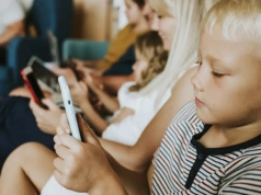 Cyfrowe Mosty – wsparcie dla rodziców i nauczycieli w świecie nowych technologii