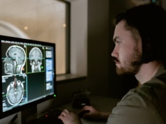 Nowy odczynnik sprawia, że mózgi stają się przezroczyste. Przełom w obrazowaniu neuronów