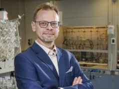 Molecure musi pójść po pieniądze