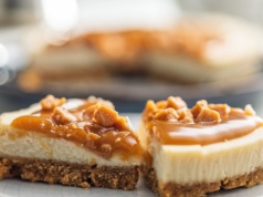 Zrobiłam raz i rodzina oszalała. Ten sernik bez pieczenia to prawdziwy hit