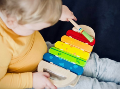 Jeden z pierwszych sygnałów autyzmu, o którym nikt nie mówi. Pojawia się już u niemowlaków