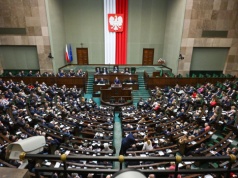 Sejm wybrał nowych sędziów Trybunału Konstytucyjnego. Sześcioro kandydatów z poparci…