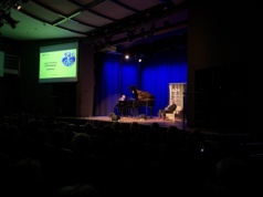 ŁDK inspiruje seniorów. Recital Bohdana Łazuki