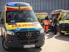 Lubelskie pogotowie ratunkowe z kolejnymi nowymi ambulansami. Wyróżniono też ratowników