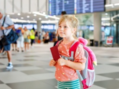 Polskie dzieci nie wpuszczane na loty do UK. Co się dzieje na lotniskach?