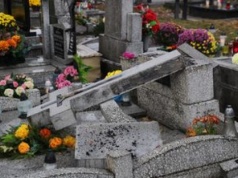 Pomorskie. Wandale zdewastowali dziesiątki nagrobków