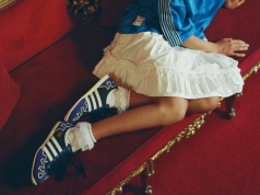 Najmodniejsze sneakersy na wiosnę teraz z ogromnym rabatem. Adidas Samba, Puma Palermo i New Balance za ułamek ceny