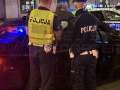 Zderzenie w Śródmieściu. Rowerzystka jechała pod prąd a kierowca taksówki był pijany