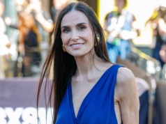 Nowa sylwetka Demi Moore i mocny trend kolorystyczny. Aktorka zachwyciła