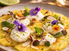 Carpaccio z ananasa z kremem z ricotty od Mateusza Gesslera