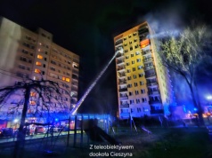 Groźny pożar w cieszyńskim wieżowcu. Ewakuowano ponad 30 osób | FOTO