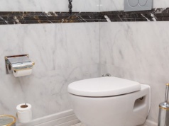 Polacy wybierają takie toalety do łazienek. Nowoczesne, ale czy praktyczne?