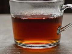 Polacy piją ją codziennie. Według dietetyka to najgorszy wybór