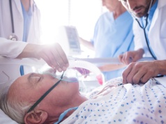 Stracił przytomność i przestał oddychać. Policjantka po służbie uratowała mu życie