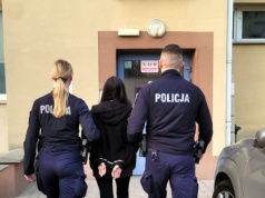 Zdemolowali warszawskie metro. Decyzja sądu ws. czworga obcokrajowców