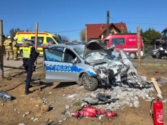 Wypadek radiowozu. Policjanci w szpitalu