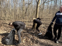 Wielkie sprzątanie Parku na Zdrowiu. „Zależy nam na tym, żeby było czysto”