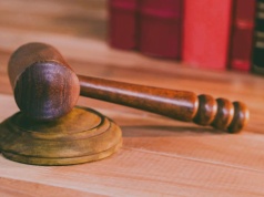 Wyrok w sprawie policjantów z Brzozowa. Sąd w Lesku uznał ich za winnych