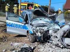 Poważny wypadek z udziałem radiowozu. Policjanci w szpitalu