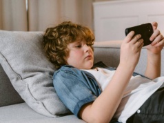 "Usuńcie go z grupy klasowej, nikt go nie chce". Dziś szkolna przemoc trwa 24 godziny na dobę