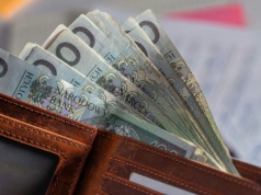 Dostajesz niższą pensję niż inni pracownicy? Nowe przepisy pozwalają żądać wyrównania od pracodawcy