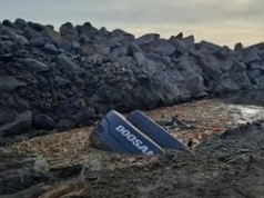 Koparka runęła do wody. Niebezpieczny wypadek w Ustce