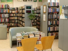 Wyjątkowa akcja w krakowskich bibliotekach. Można pomóc bezdomnym zwierzętom i dostać książkę