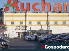 Auchan tak wychodzi z Polski, że… zostaje