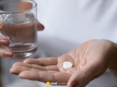 Bierzesz aspirynę profilaktycznie? Eksperci obalają popularne mity