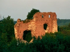 Wioska nad dwiema rzekami skrywa ciekawą atrakcję. Warto odwiedzić ją w weekend