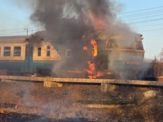 Atak Rosjan na pociąg pasażerski. Lokomotywa stanęła w płomieniach