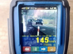 Nie mówcie, że Dacia Duster jest wolna. Ten kierowca stracił prawo jazdy za prędkość