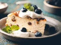 Proste, ale pyszne ciasto z serka wiejskiego. W sam raz, jeśli przechodzisz na dietę