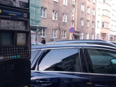 9 zł za pierwszą godzinę, 11 zł za trzecią. Prezydent najpierw podniósł opłaty za parkowanie, teraz znów majstruje przy przepisach