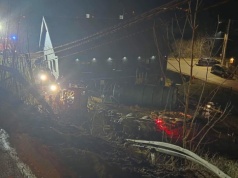 Cysterna runęła się ze zbocza na Sądecczyźnie. Kierowca ewakuowany z kabiny, w akcji LPR