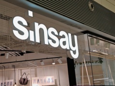 Ta bawełniana bluzka wygląda jak z greckich wakacji - co za styl i klasa