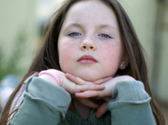 Autyzm u dziewczynek diagnozuje się później. Rodzice ignorują subtelne sygnały