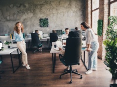 Jesteśmy coraz bardziej zadowoleni z pracy, ale stres i niepewność rosną