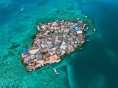 To najbardziej zatłoczona wyspa świata. Każdy metr jest zajęty domami