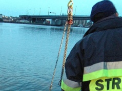 Koszmarny wypadek w porcie. Marynarz w ciężkim stanie