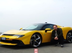 Miałem je na plakacie, teraz się nim przejechałem. Nowe Ferrari Testarossa oszałamia